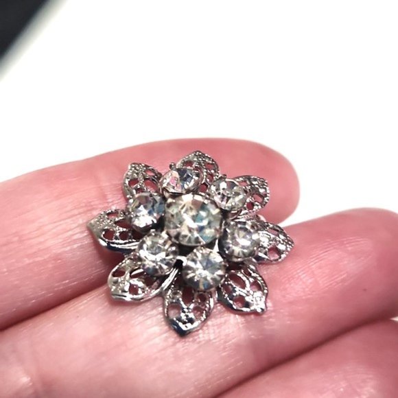 Vintage Crystal Cluster Silver Floral Twist Back Earrings - Picture 6 of 6